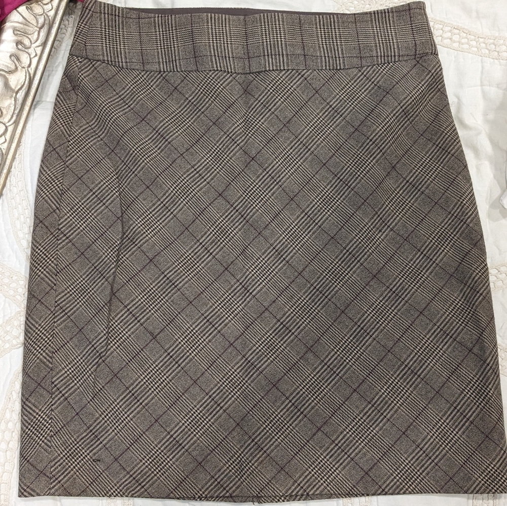 The limited skirt. Size 8, plaid